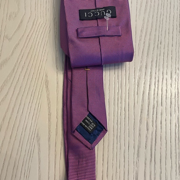 gorgeous authentic never used Gucci silk tie. - Picture 4 of 12